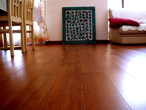 JATOBA SAMBA MASSIF VERNI 163x19mm  lot fin de s�rie + - discount-parquet.fr