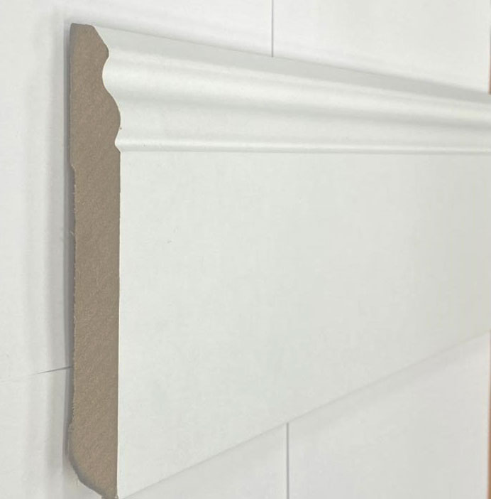 PLINTHE MDF MOULURE BLANCHE AU STYLE VICTORIEN 140x15x2400mm