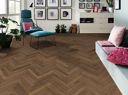 Parquet flottant chêne verni - Baton rompu chene contrecolle fume huile 70x10 l490<br />
(compatible avec sol raffraîchissant) - certifié pefc 70%