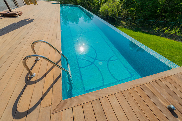 LAME DE TERRASSE IPE  BRUT PROFIL 2 FACES LISSES  / BISEAUX 145x21x1235/1550/mm  (+/- 3 mm) - discount-parquet.fr