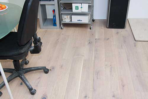 CHENE MASSIF CAMPAGNE FLOCON DE NEIGE huilé BROSSE 200x20 - Certifié FSC 100 % - LOT DE 1.20M2 Obligatoire : Application d'huile-cire dès la 1ère u