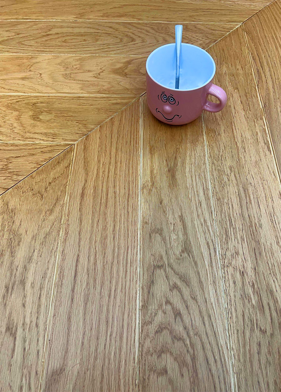 Parquet flottant chêne verni - Point de hongrie 45° contrecolle verni village  go4  110x12x790mm - 3,2 mm de couche d'usure  certifié pefc 100%