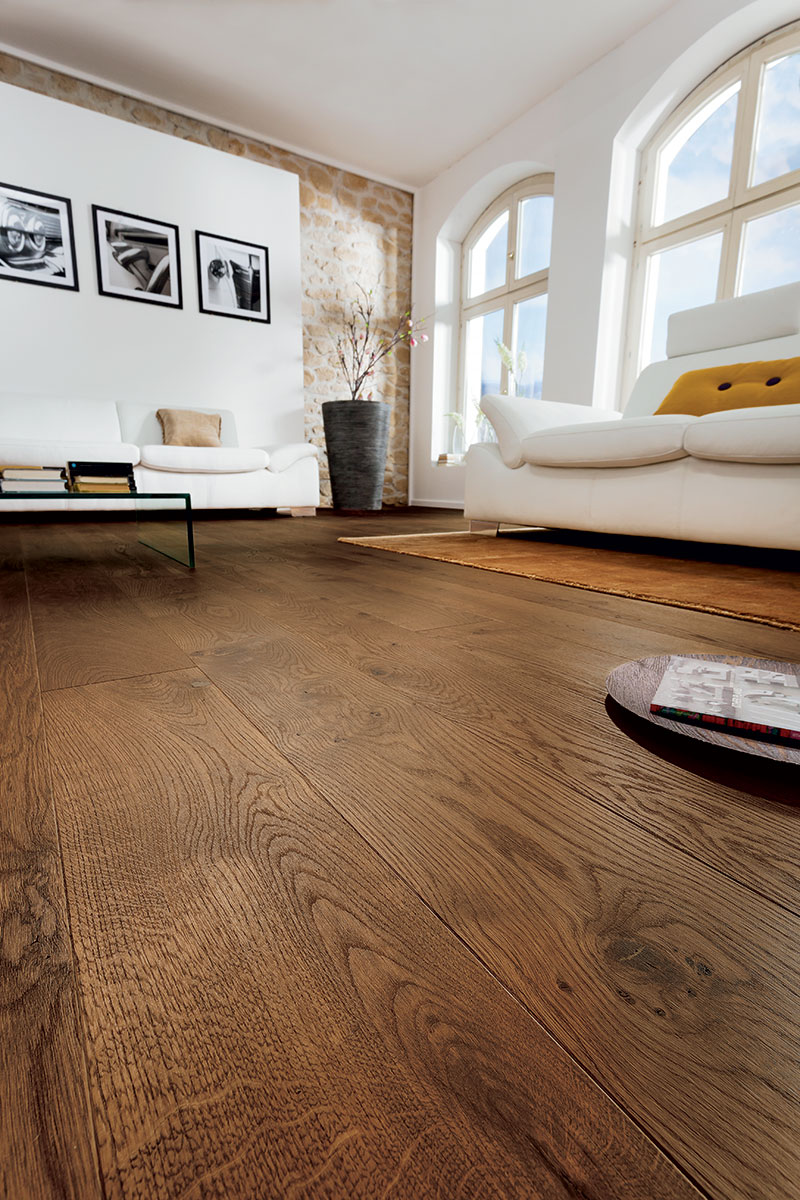 PARQUET CH&Ecirc;NE MASSIF HUIL&Eacute; RUSTIQUE BROSS&Eacute; BROWNIE - 120 x 15 x 900 &agrave; 2200 mm - Certifi&eacute; FSC 100 % Obligatoire : Application d'huile-cire d&egrave;s la 1&egrave;re utilisation