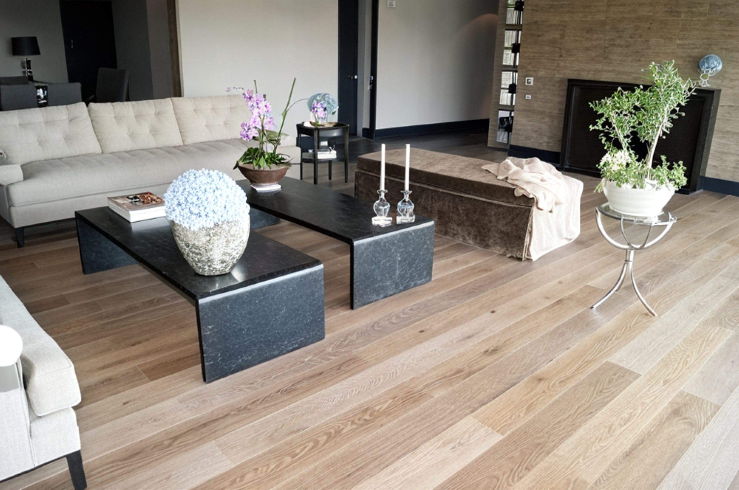 Parquet massif chêne huilé - Chene massif huile brosse ceruse rustique madagascar 120x15mm certifié fsc 100 %<br />
