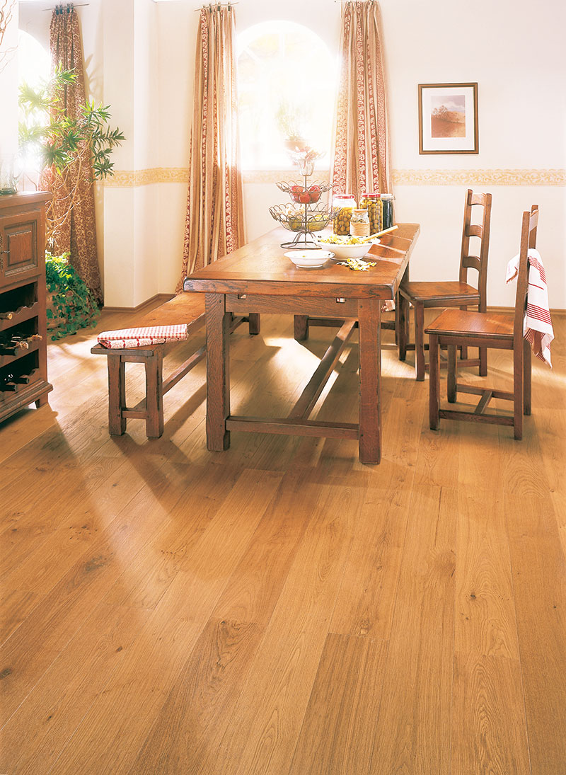 Parquet massif chêne huilé - Chene massif huile brosse markant miel go4 120x20x700-2200mm certifi? fsc 100 %
obligatoire : application d'huile-cire d?s la 1?re utilisation