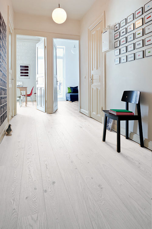 Parquet massif chêne huilé - Chene massif huile rustique brosse blanc meringue 120x15mm certifié fsc 100 %<br />
