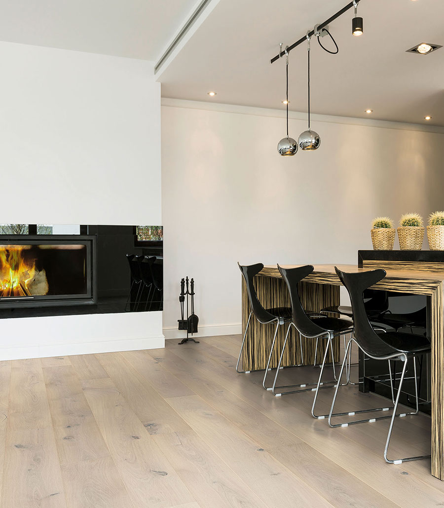 Parquet massif chêne huilé - Chene massif huile rustique brosse blanc neige ceruse 170x20mm- certifié fsc 100 %<br />
