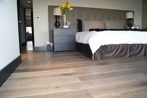 Parquet massif chêne huilé - Chene massif huile rustique brosse madagascar 160x15mm certifié fsc 100 %<br />
