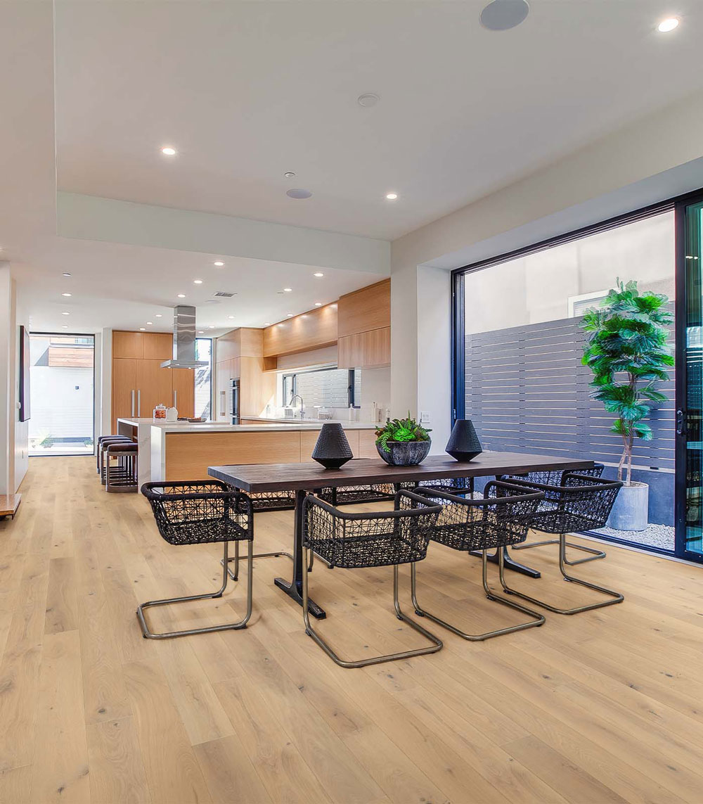 Parquet massif chêne huilé - 
chene massif campagne  piqu? huile brosse mat invisible creme  go4 180x20x400mm a 2200mm certifi? fsc 100 %
obligatoire : application d'huile-cire d?s la 1?re utilisation