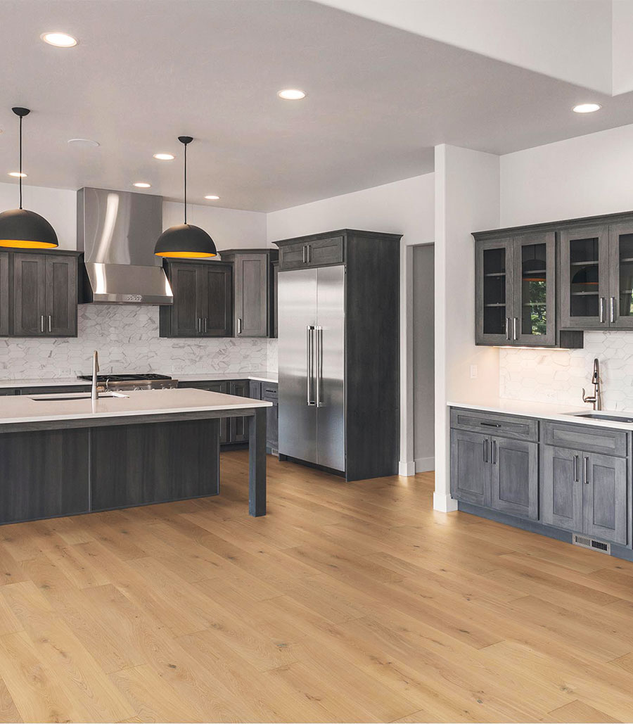 Parquet massif chêne verni - Chene massif verni brosse rustique chene du sud 180x21x600-1800mm - certifi? fsc 100 %