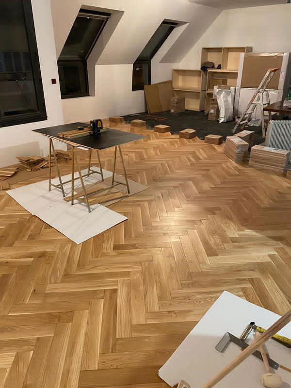 Parquet massif chêne verni - Parquet b&acirc;ton rompu ch&ecirc;ne massif verni bross&eacute; mat grade na/ca go4 - 70x14x500 mm - certifi? pefc 100%