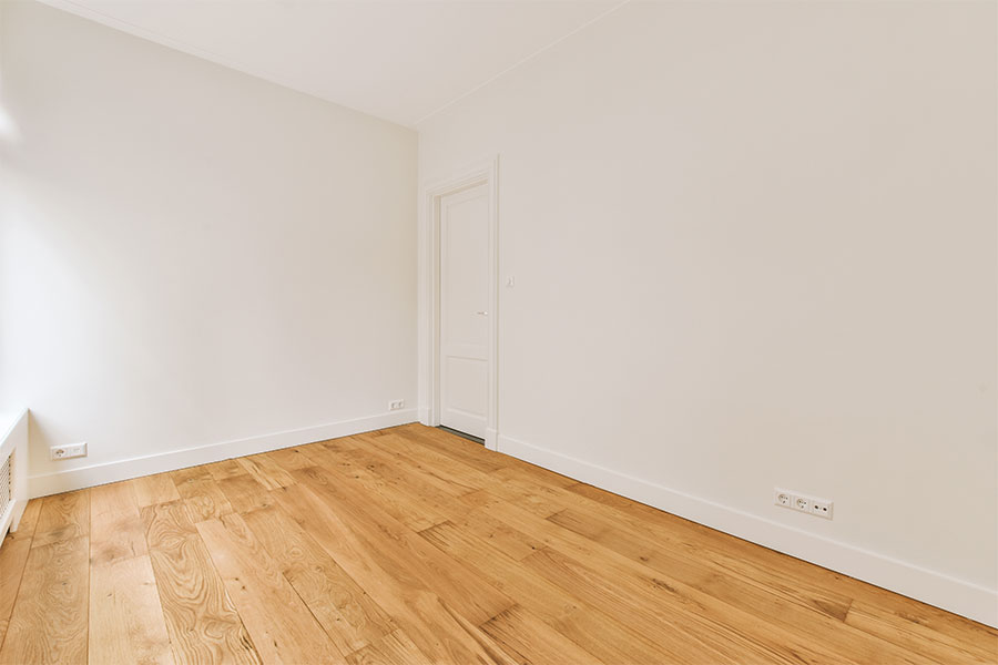 Parquet Massif Chêne Verni - CHEN39377_2 - Chene massif verni brosse pique campagnard 140x14x900mm à 1800mm - certifié fsc 100 %