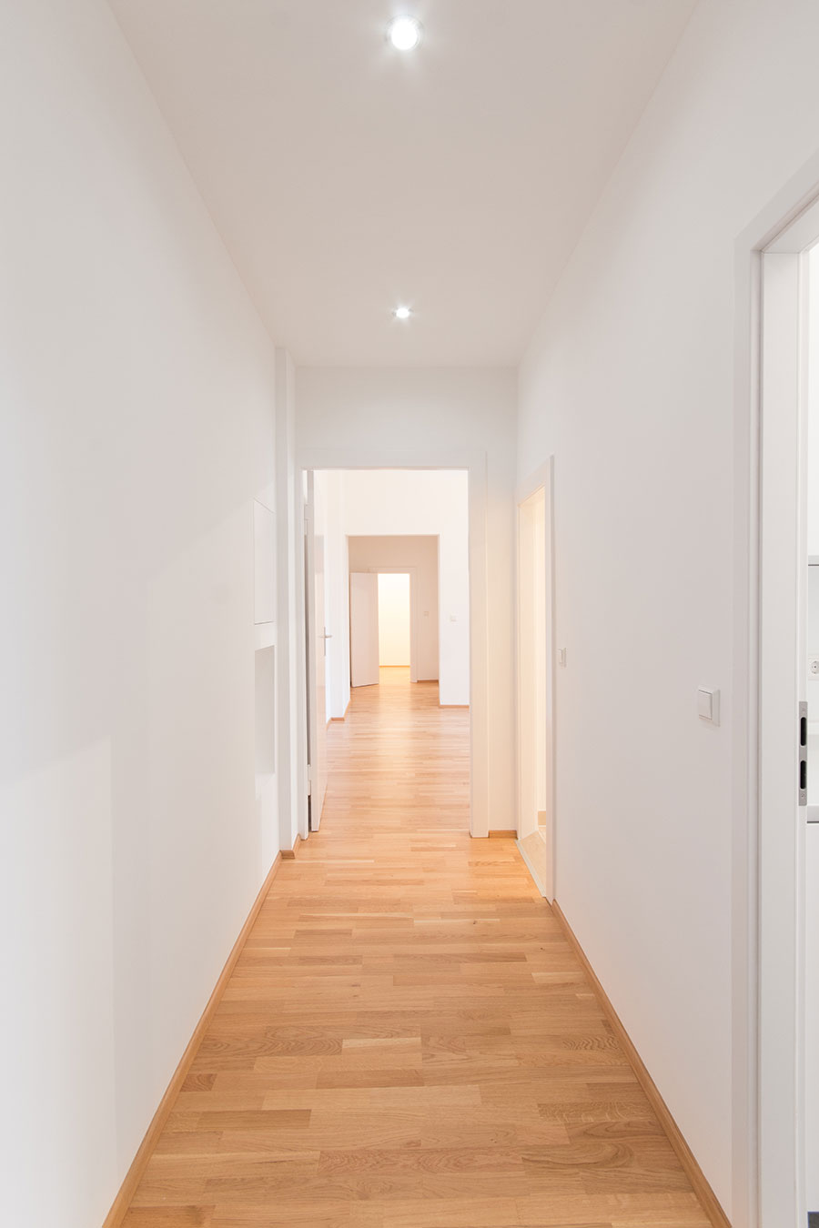 Parquet Massif Chêne Verni - CHEN39379_1 - Chene massif verni brosse pique campagnard 70x14x500mm - certifié fsc 100 %