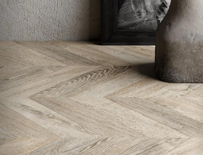 Sols Stratifiés Decor Bois Large - POINS683 - Point de hongrie aspect ch&ecirc;ne gris vieilli ac6 passage tres intensif - certifi&eacute; pefc 100%